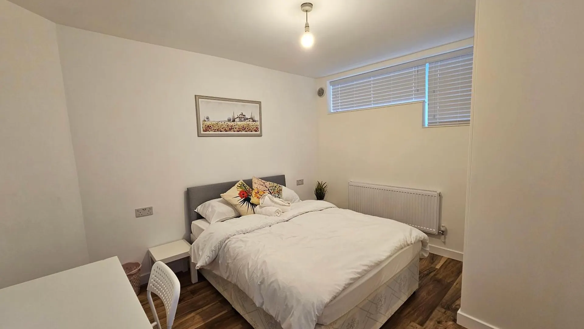 London E1 Apartment