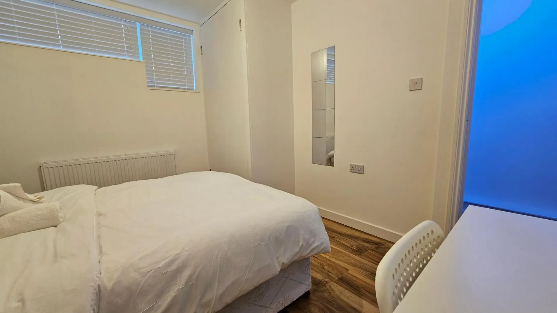 London E1 Apartment