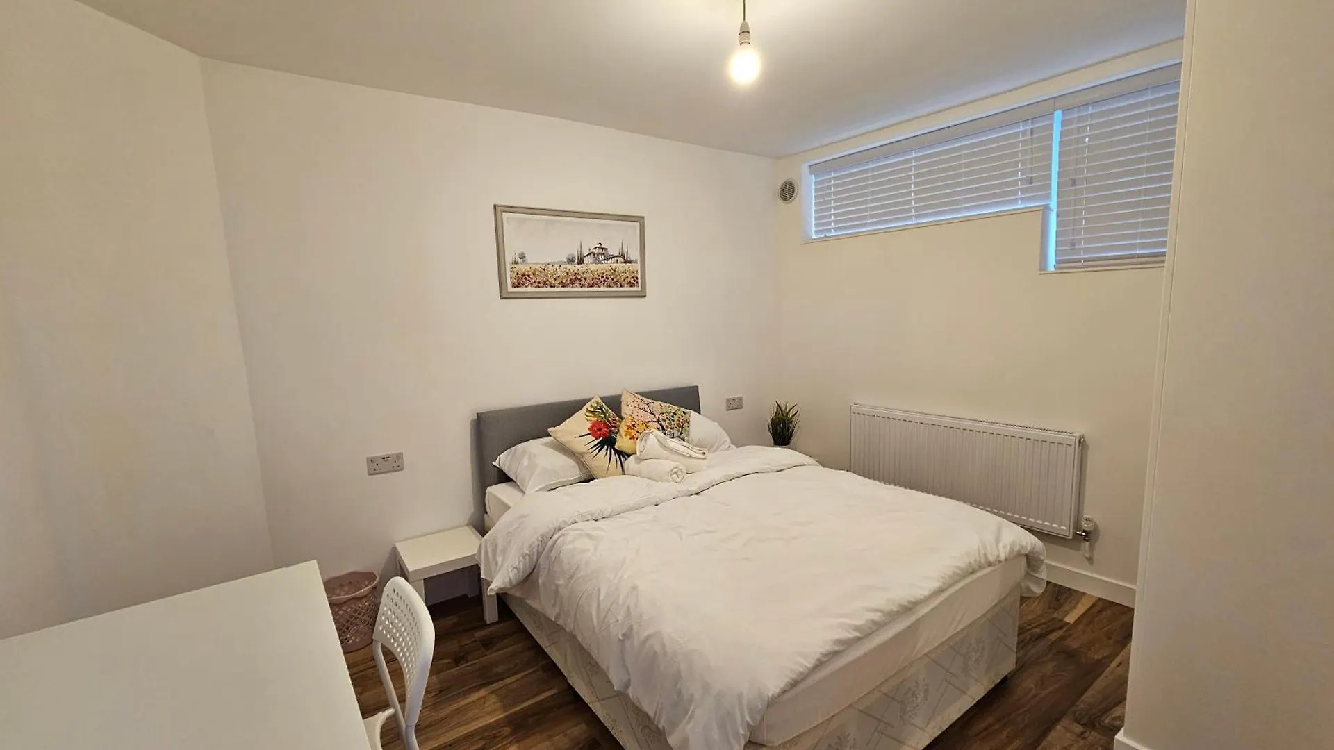 London E1 Apartment
