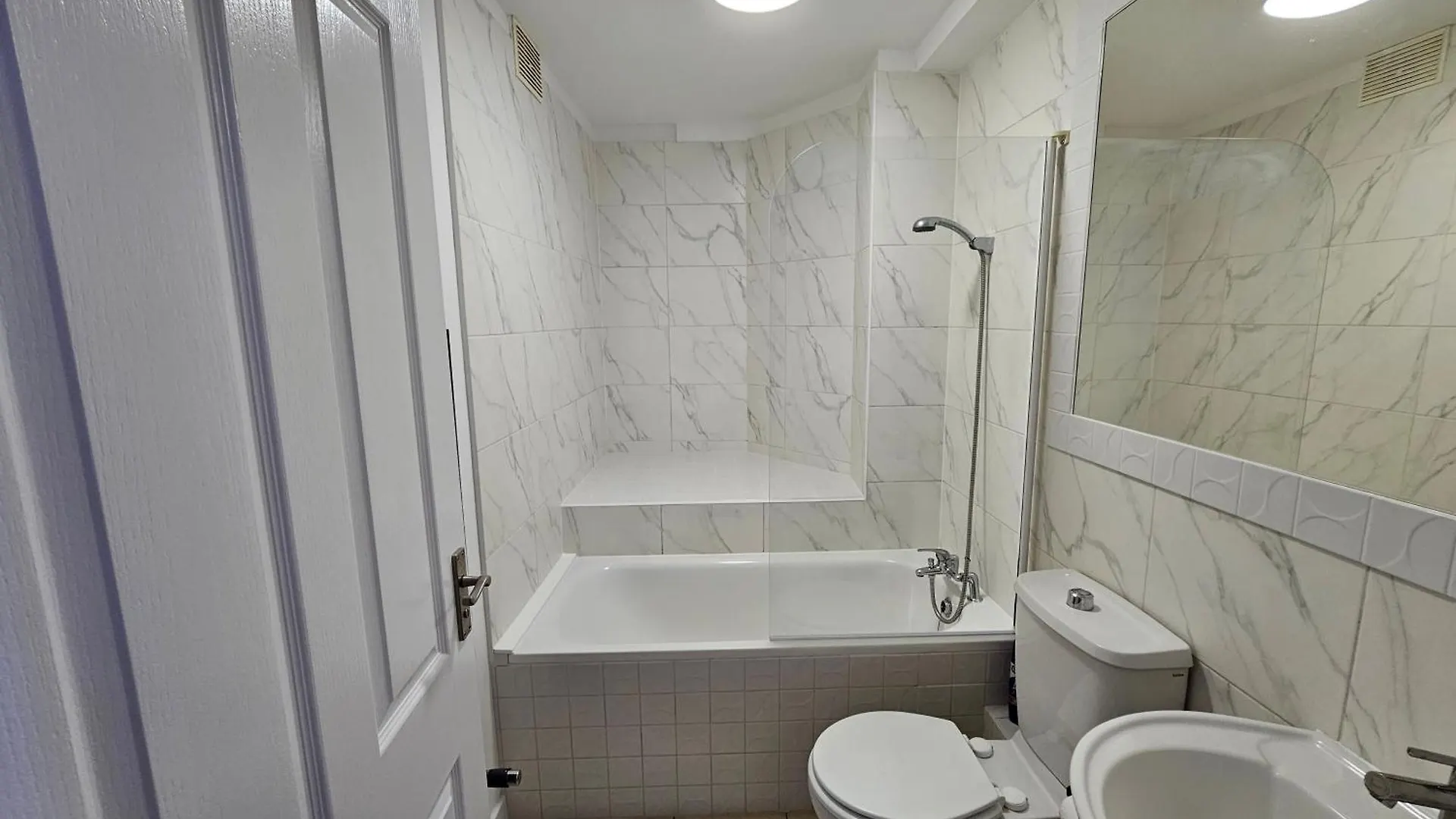 London E1 Apartment
