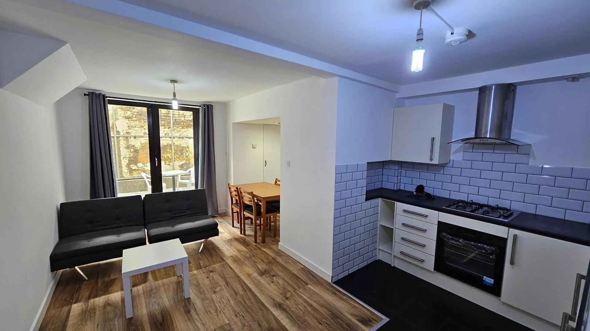 London E1 Apartment