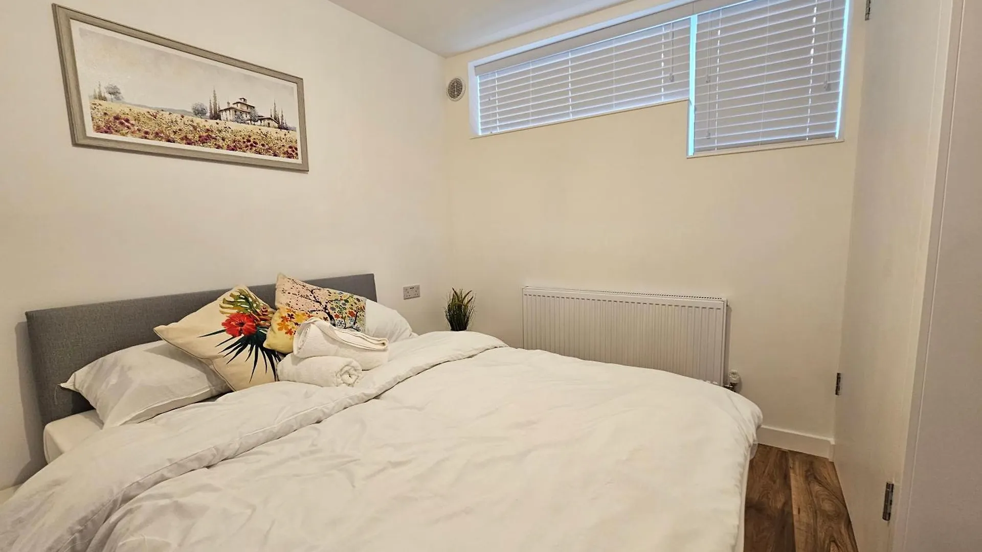 London E1 Apartment