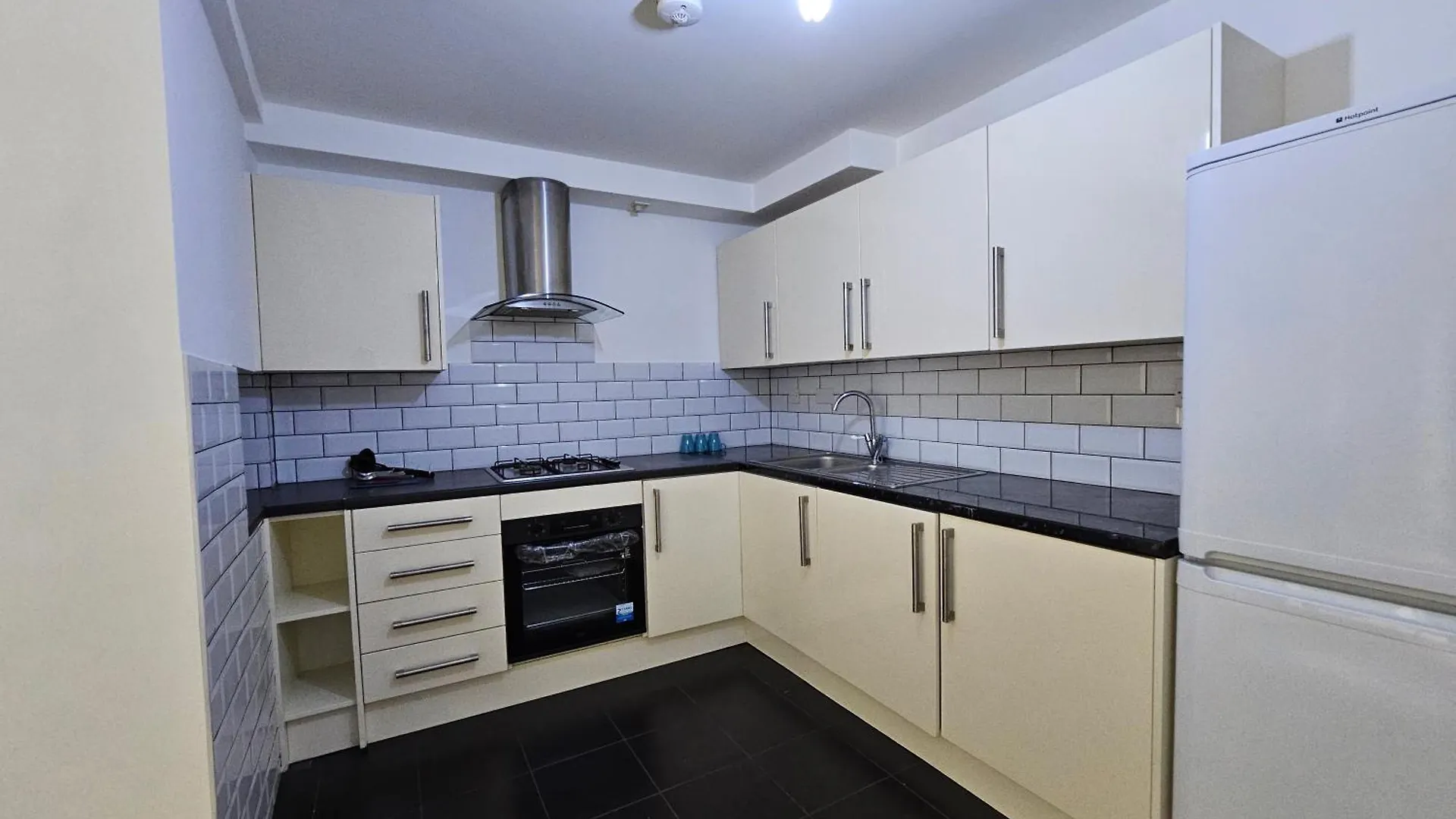 London E1 Apartment