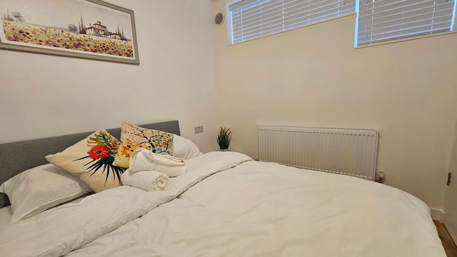 London E1 Apartment