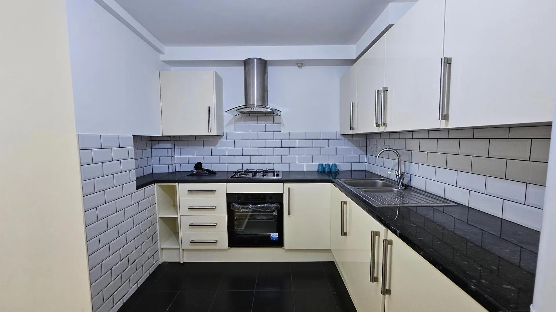 London E1 Apartment