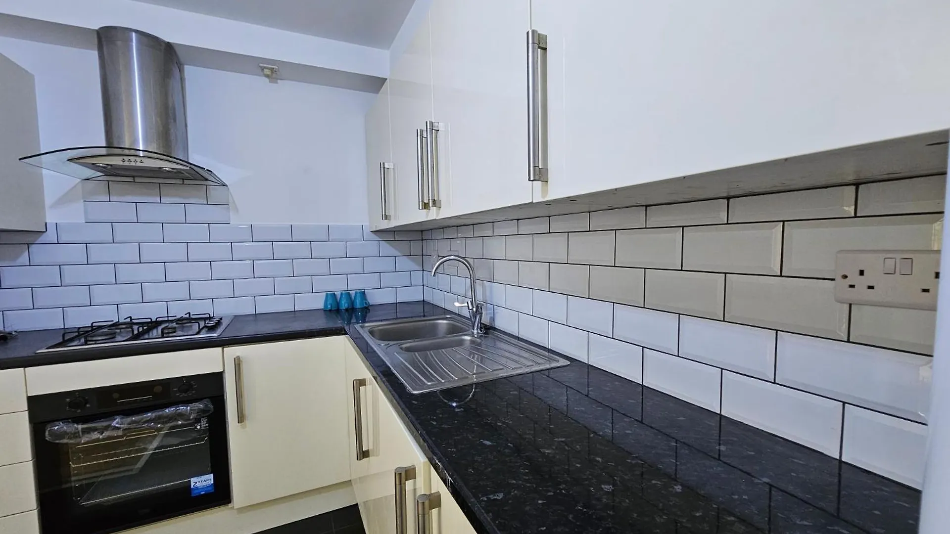London E1 Apartment 0*,  Reino Unido
