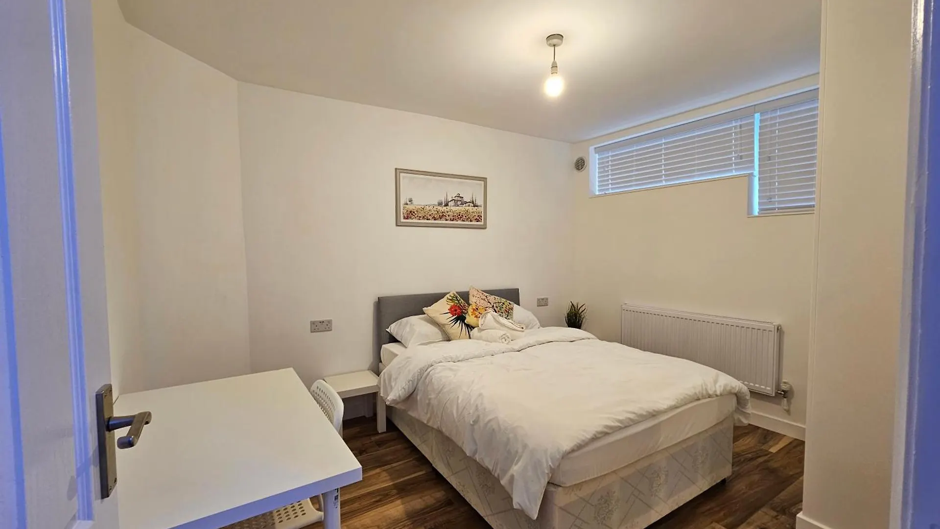London E1 Apartment