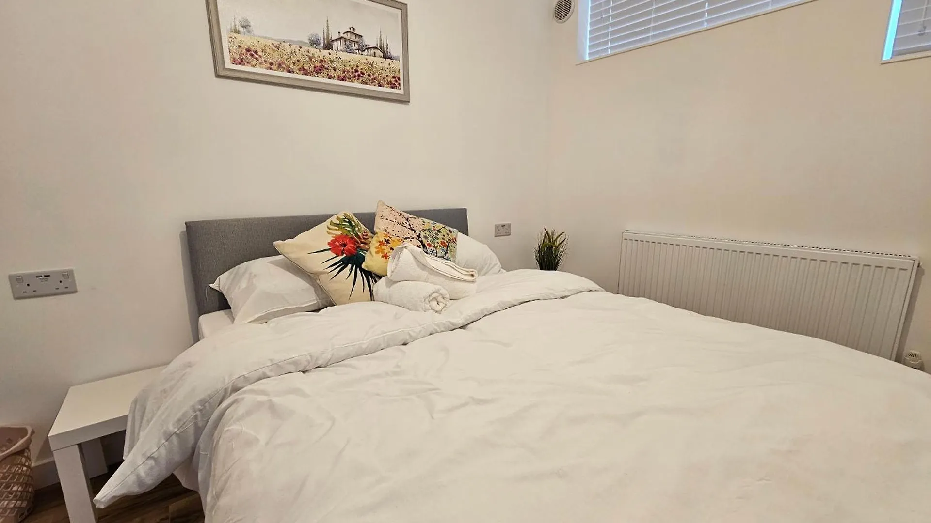 London E1 Apartment